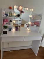 Schminktisch mit Licht