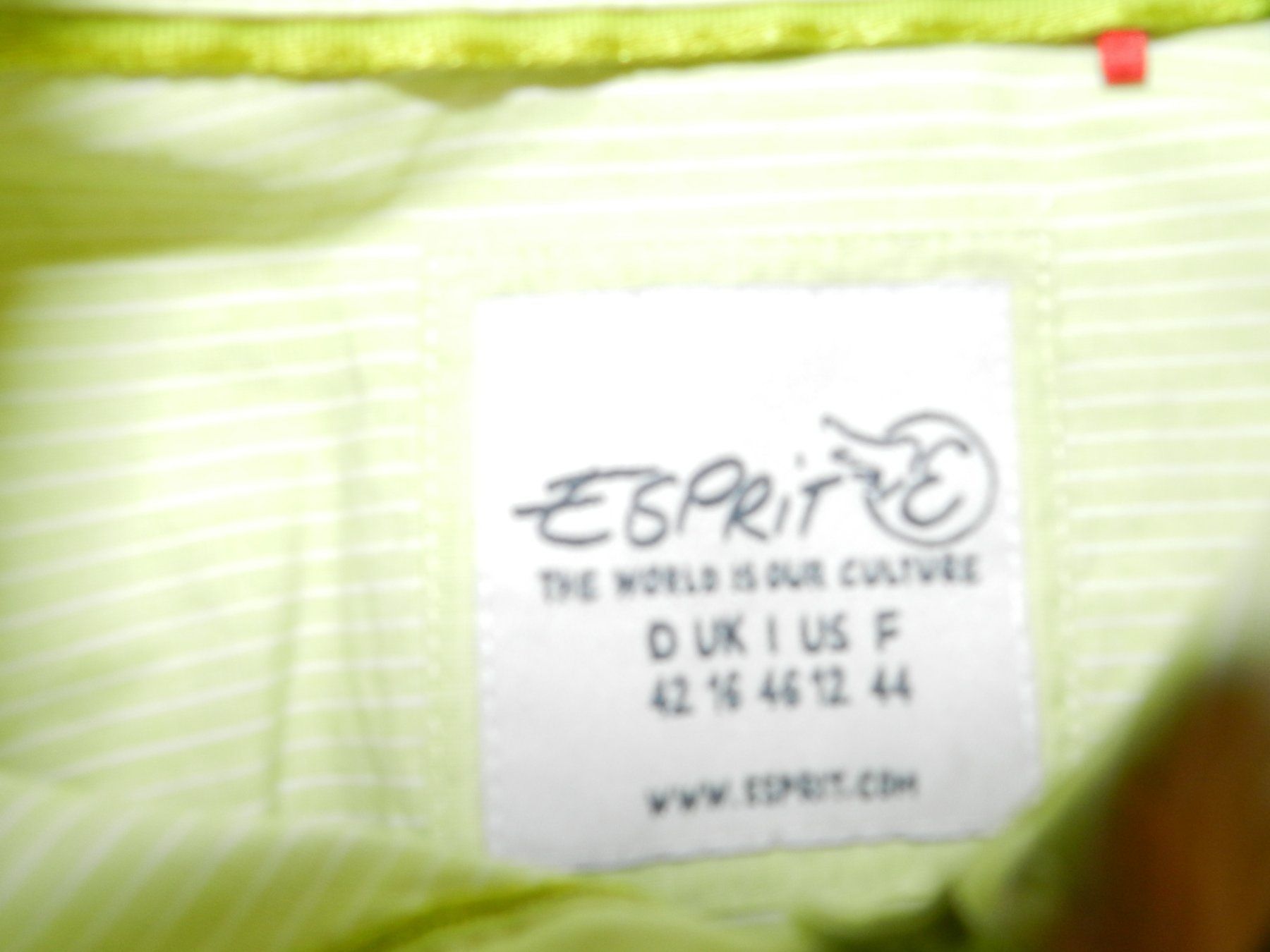 Esprit Chemisiers: 2 Blouses esprit une verte et une rose – D'occasion à satigny par cara68 2
