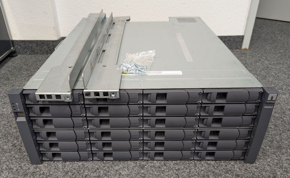 NetApp Disk Shelf - DS4243 - inkl. 22x 1TB SATA HD (Gebraucht) in ...