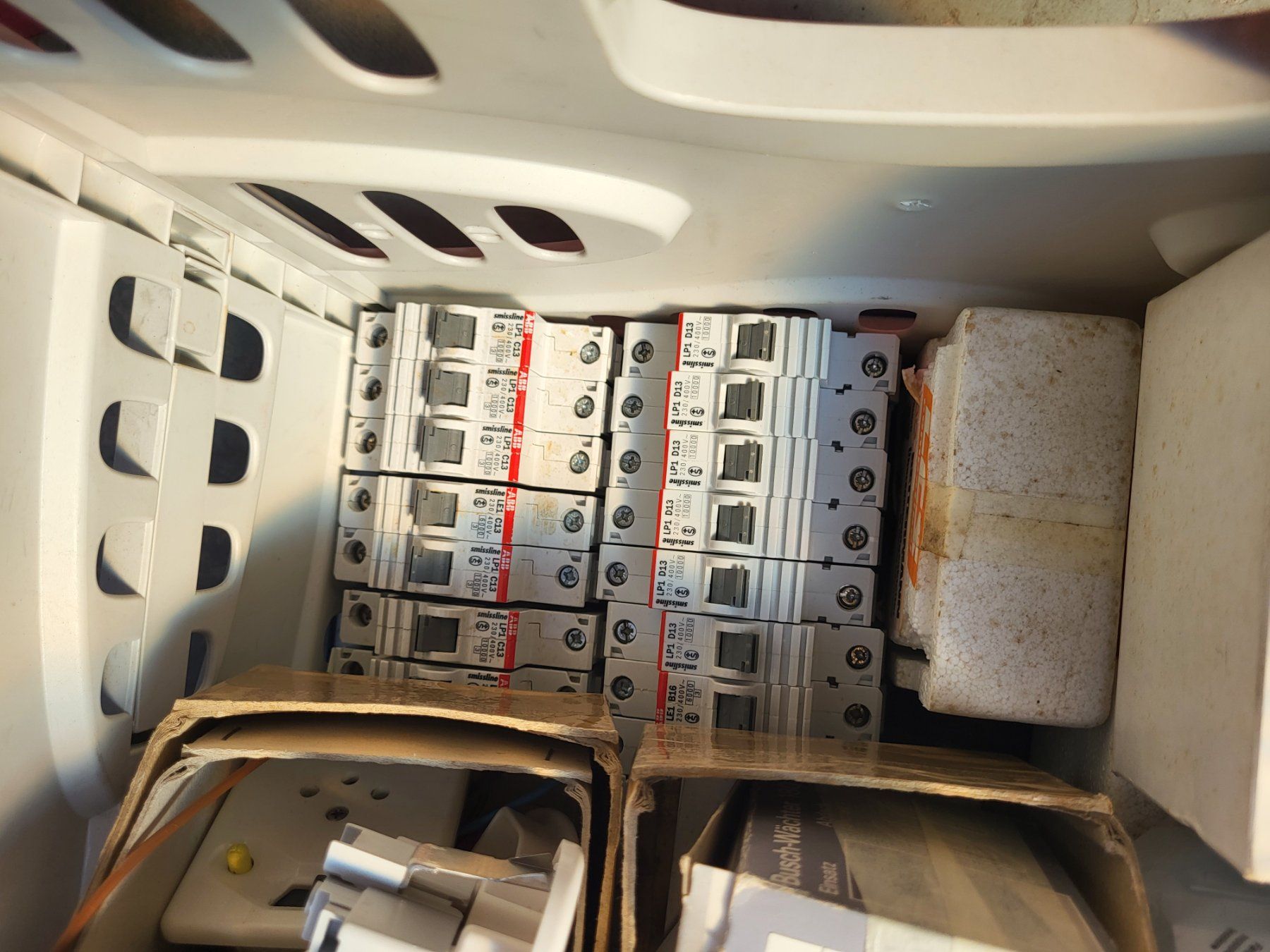 Spine: Konvolut mit elektrischem Installationsmaterial – Nuovo (secondo la descrizione) da Diessenhofen venduto da Osio 3
