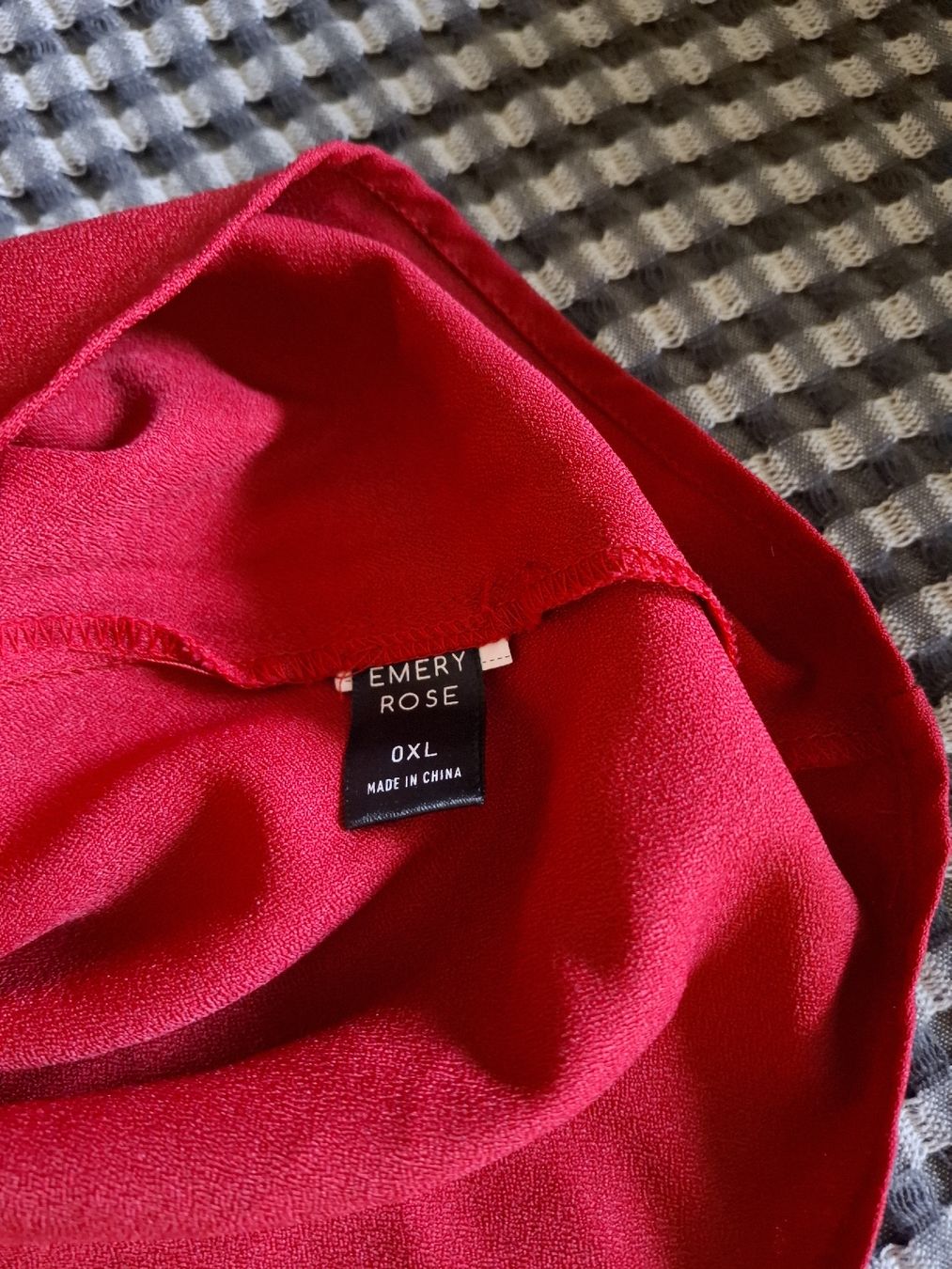 Top: Débardeur rouge évasé – Usato da Ebikon venduto da Jayjay60123027 1