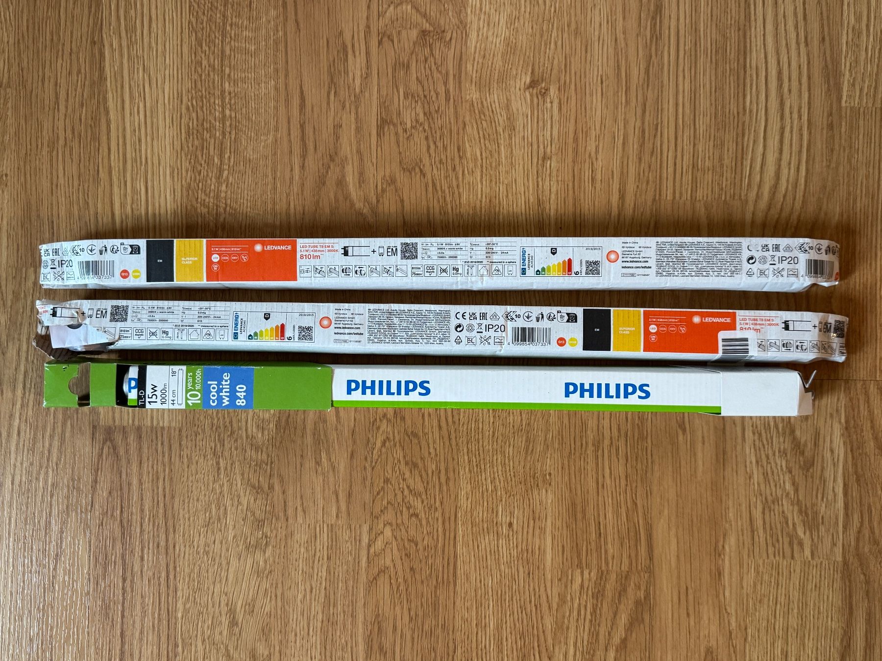 Philips Lampade: LEDVANCE & Philips LED Röhren 44 cm 3 Stk. – Nuovo (secondo la descrizione) da Zürich venduto da transparentemente