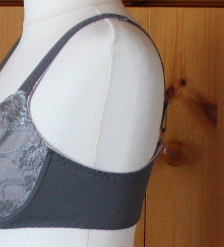 Altra biancheria intima: BH grau - rosa 85DD (17) – Usato da Flüelen venduto da Diversicum-Curvy 3