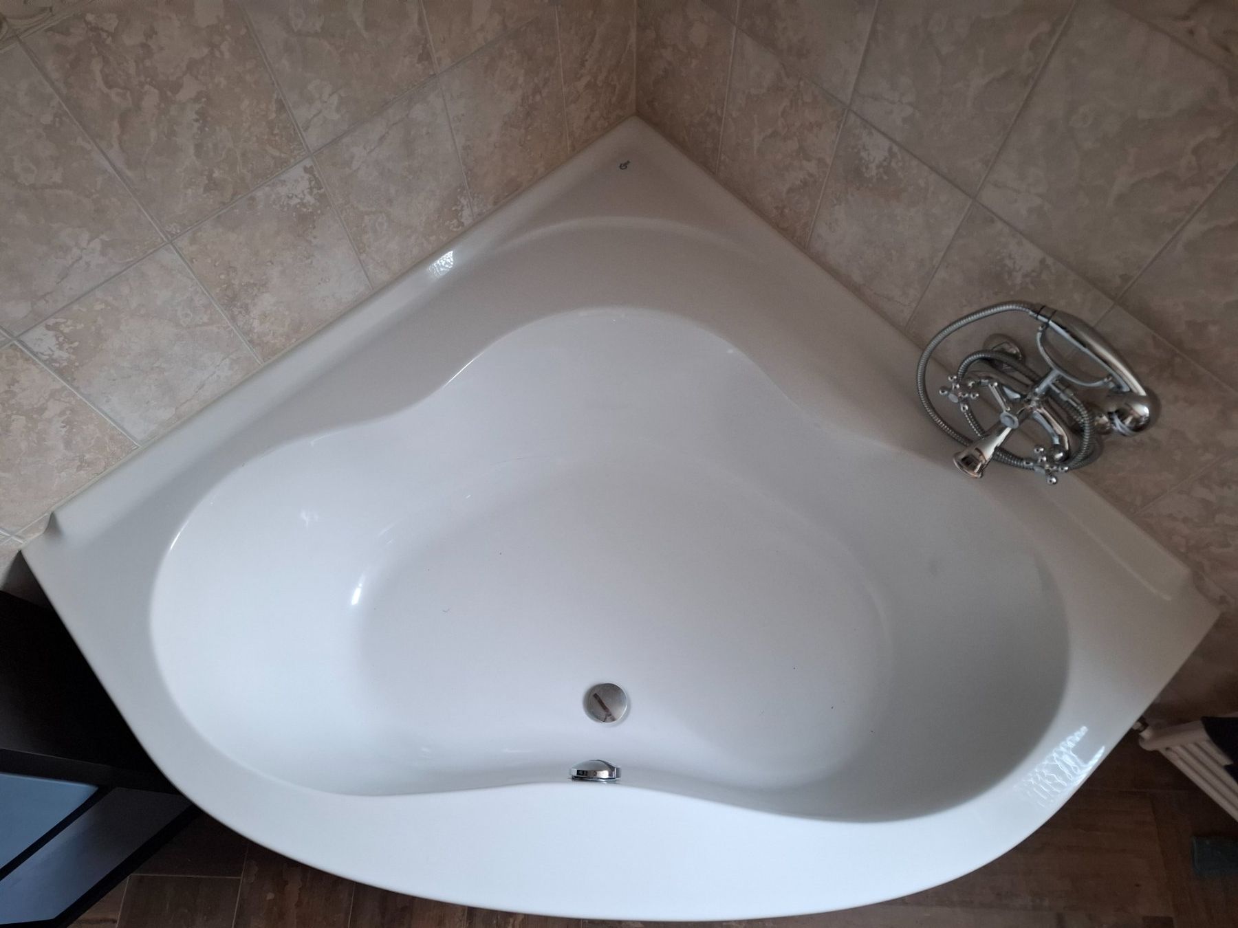 Badewannen: Eckbadewanne – Gebraucht aus Au ZH von Schreinerlein 1