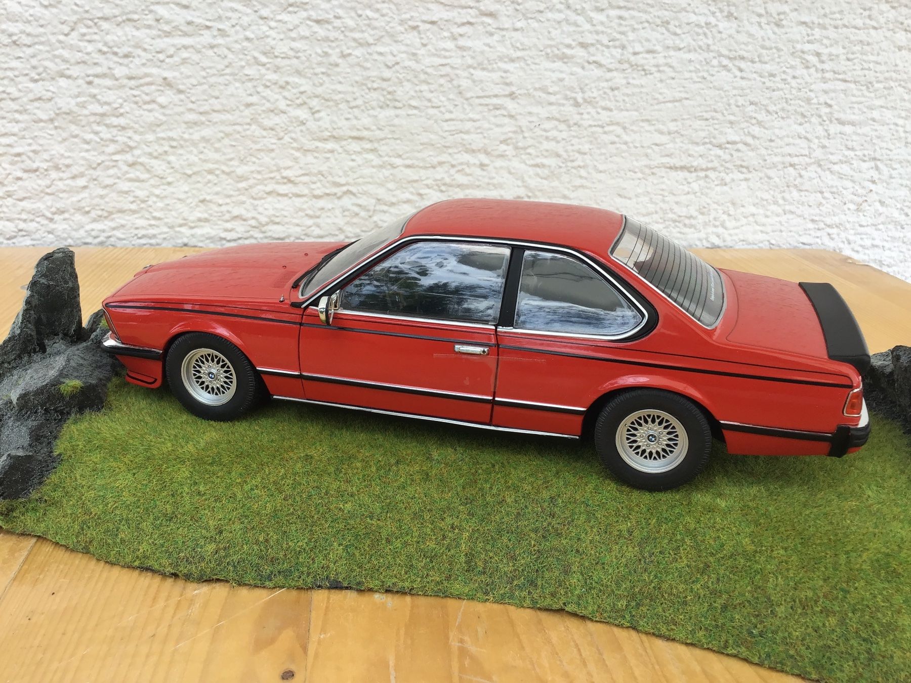 BMW Modellini d'auto: Modellauto BMW 635 CSi rot 1:18 – Usato da Männedorf venduto da Modelle-aller-Art 2