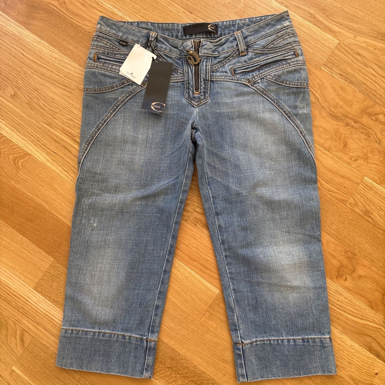 Pantaloni: Just Cavalli denim capri – Nuovo e nell'imballaggio originale da Lausanne venduto da oly_fb9k