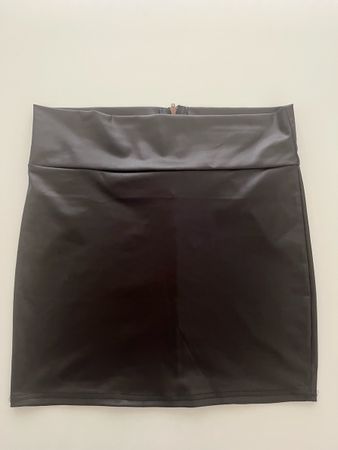 😍Damenrock Kunstleder schwarz Gr 34 NEU😍