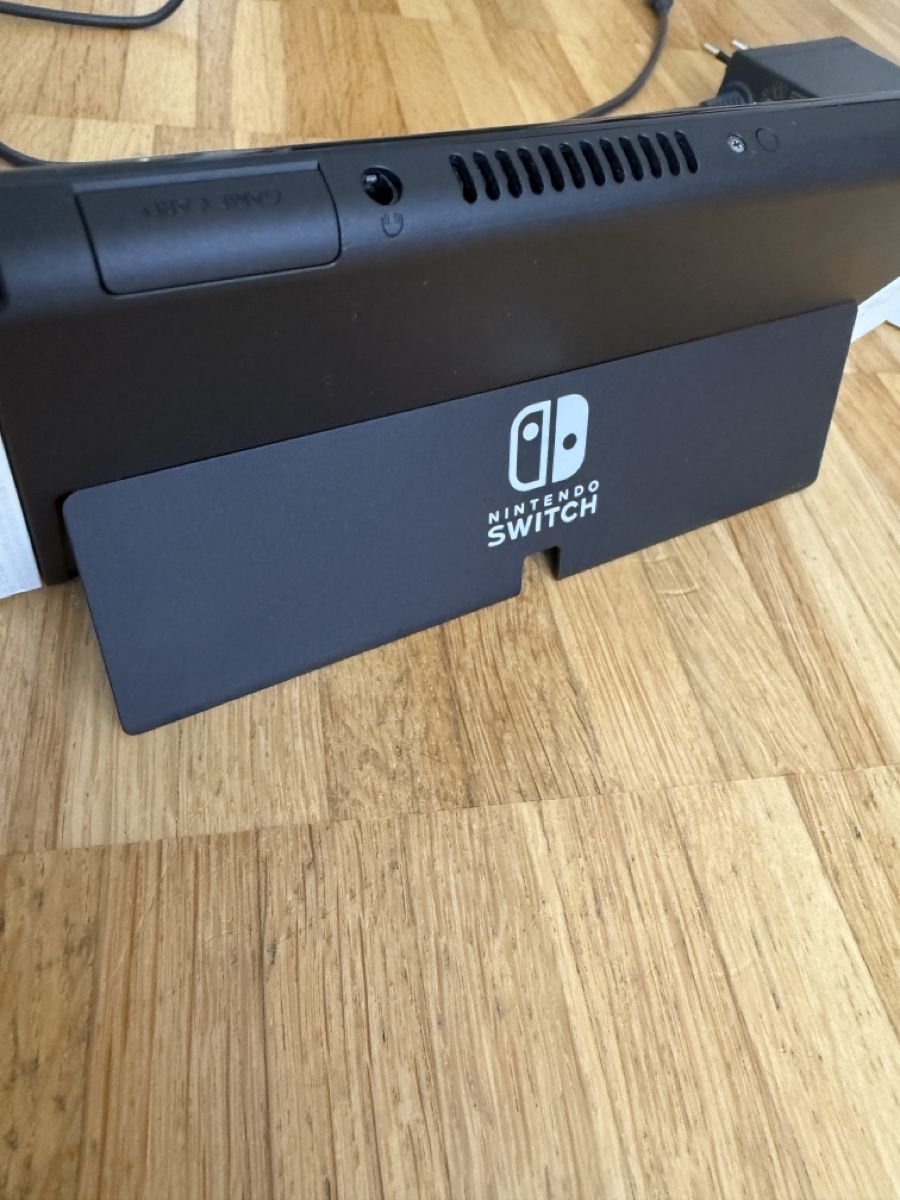 Nintendo Console: Nintendo Switch Oled mit Pro Controller Reisetasche und… – Nuovo (secondo la descrizione) da Laufen venduto da Tremaex 3
