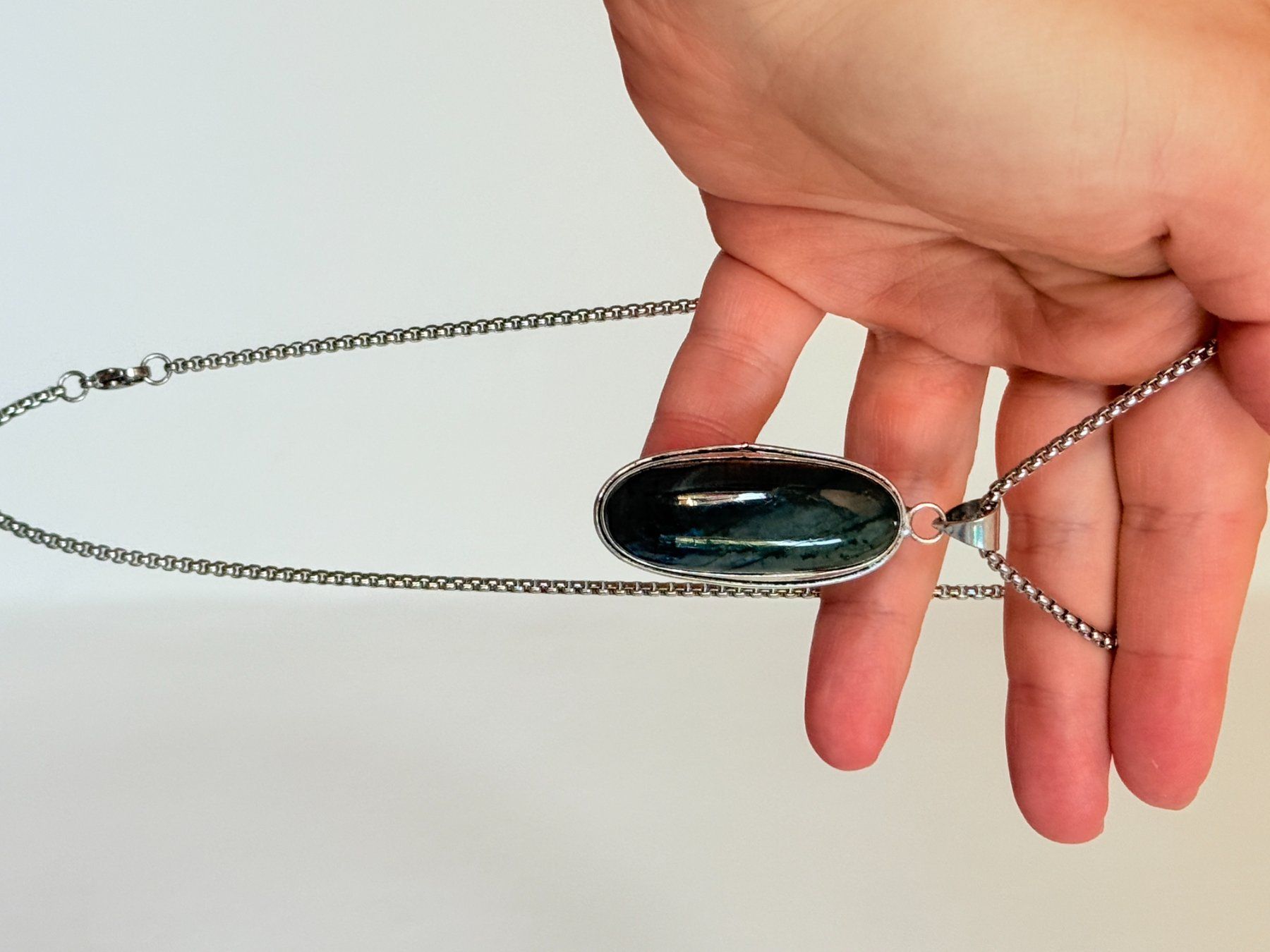 Ketten: Collier avec labradorite - Élégant & Naturel! – Neu und originalverpackt aus Genève von AWWA 1