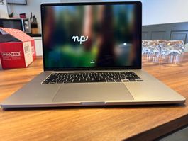 MacBook Pro mit Retina Display 16'', 16 GB, Space Gray