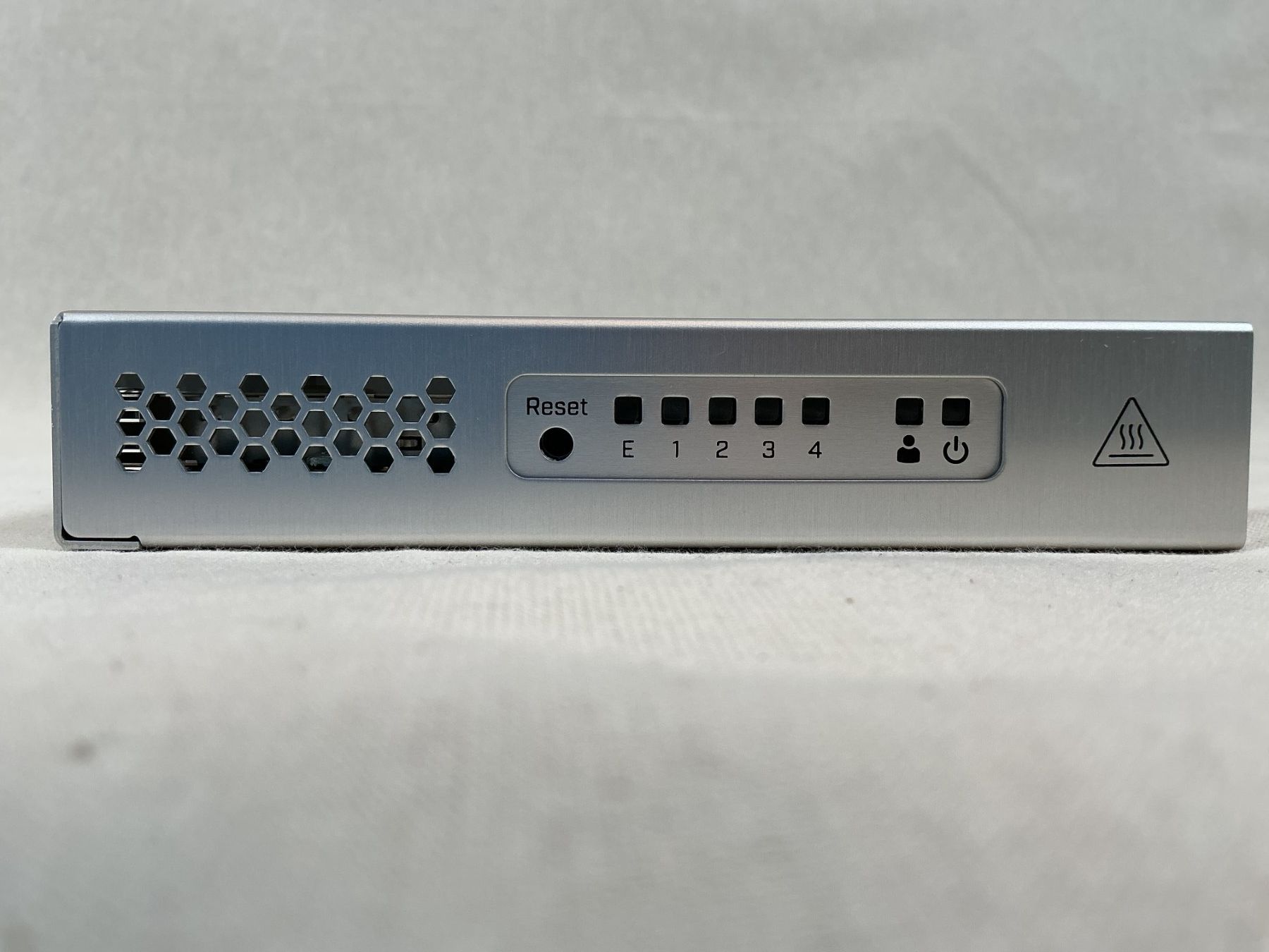 Hub & Switch: MIKROTIK Netzwerk Switch – Usato da Richterswil venduto da Restwert_Richterswil 6