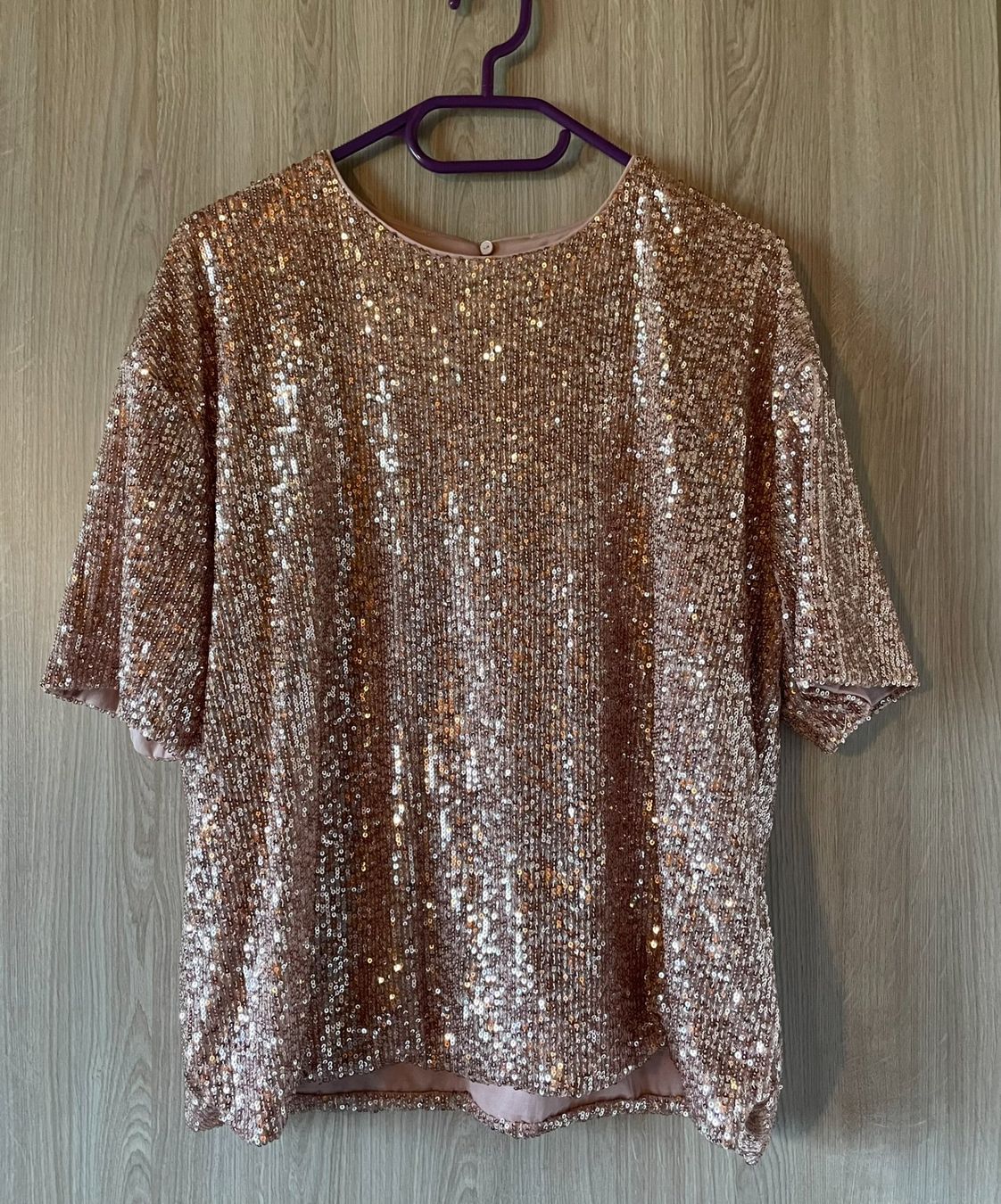 H&M Tops: Top à sequins rose poudré – Gebraucht aus Erde von EmilieDess