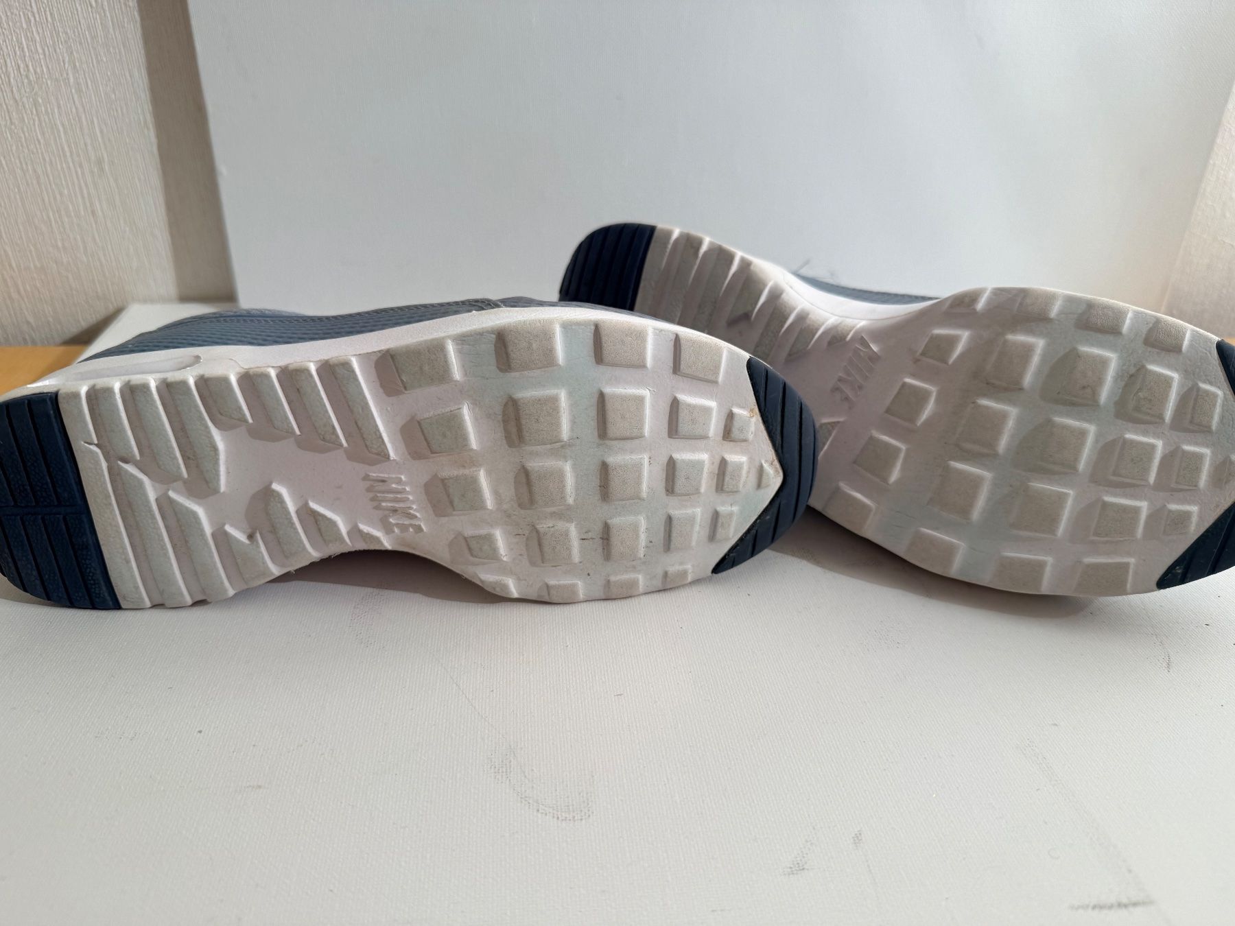 Nike Damenschuhe: Chaussures Nike 38.5 – Gebraucht aus Lausanne von fynou 5