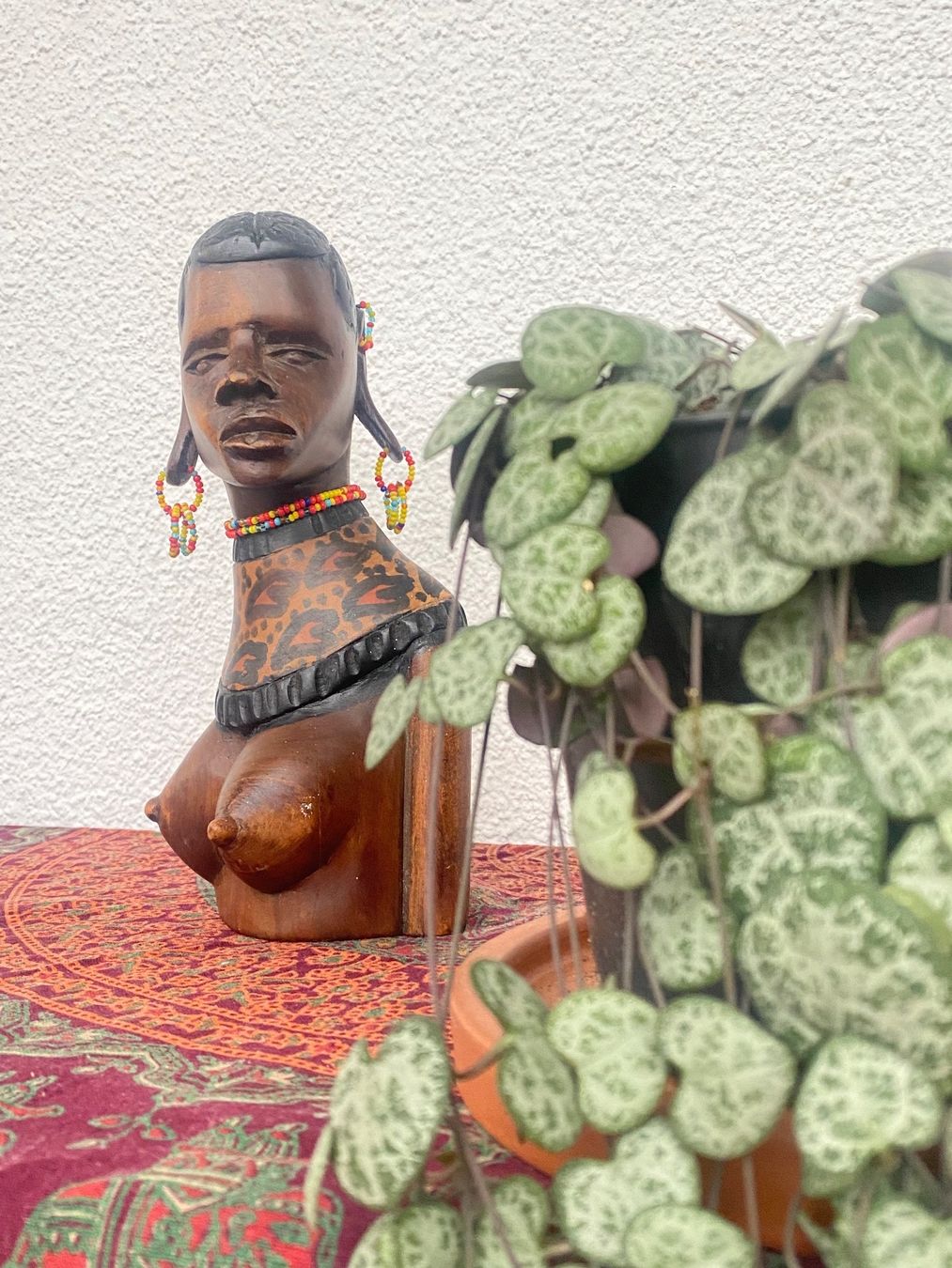 Sculture & Statue: MAMA AFRIKA HOLZ STATUE – Nuovo e nell'imballaggio originale da chiasso venduto da Wulli 1