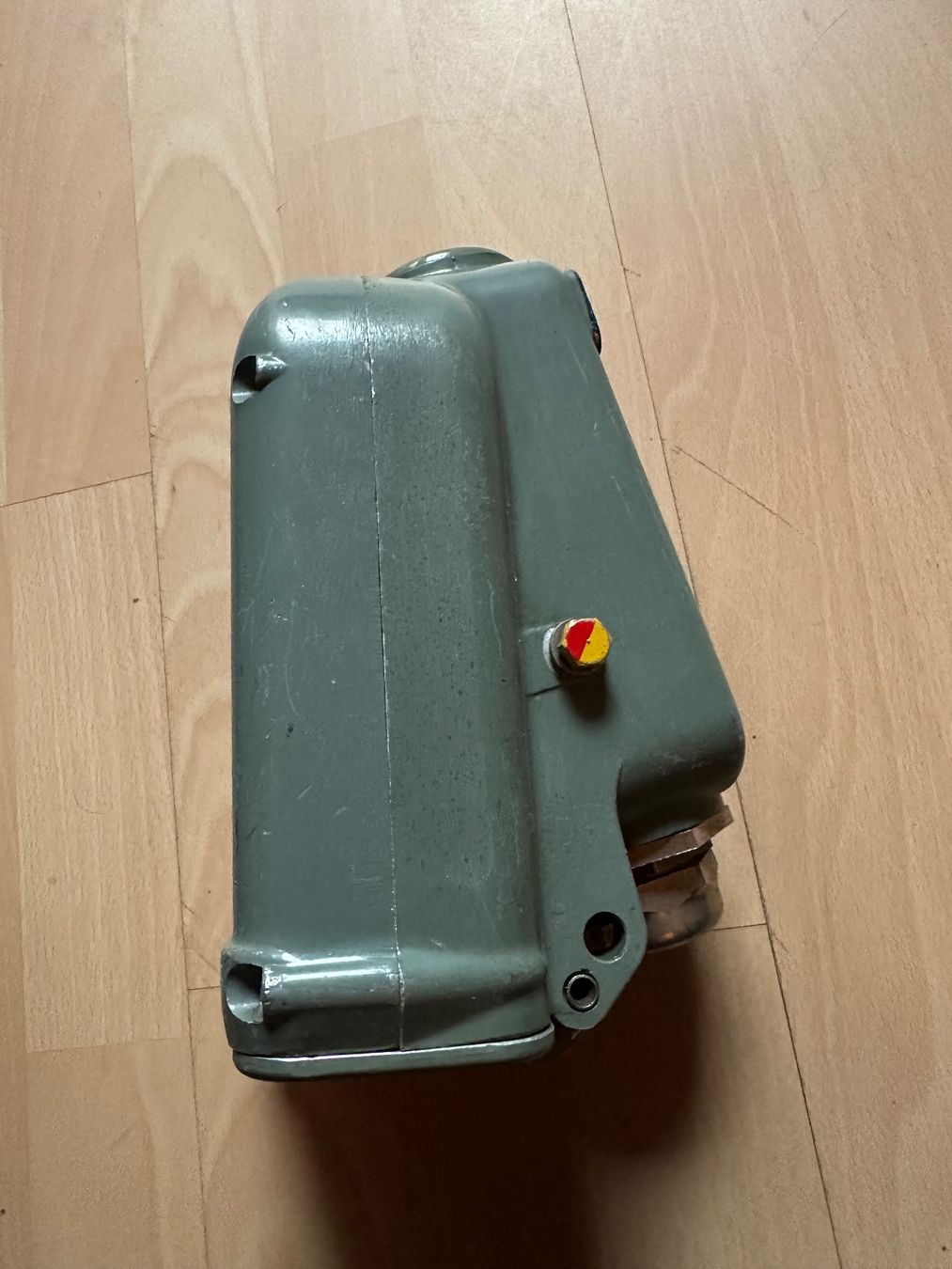Spine: J 75/4 Polige Wanddose Stromdose – Usato da Huttwil venduto da Bolpa 6