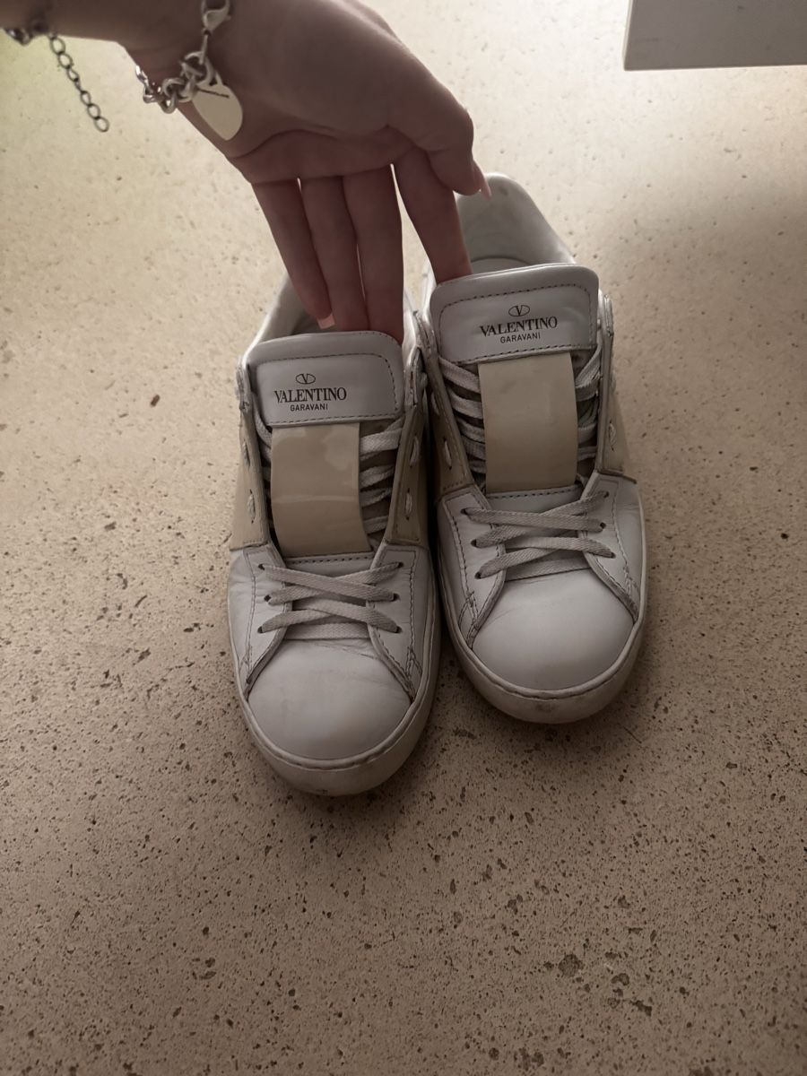 Valentino Scarpe da donna: Valentino Garavani Rockstud Sneakers – Usato da Wallbach venduto da premiumcc999