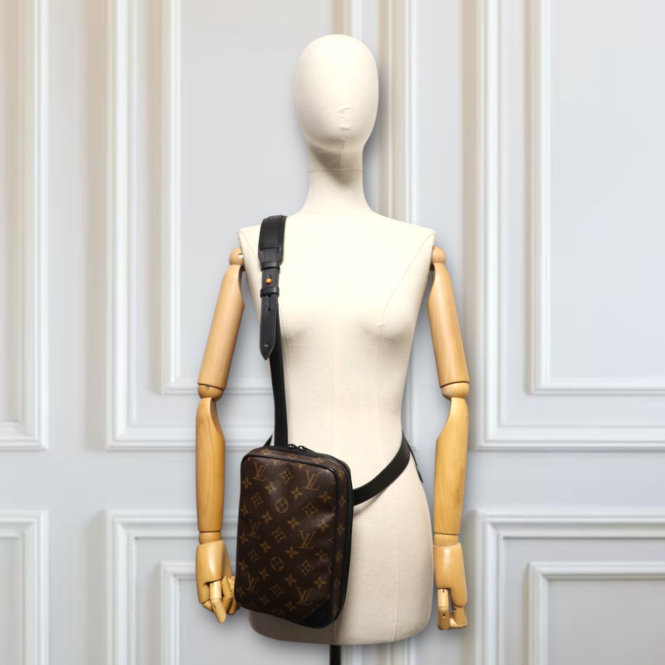 Louis Vuitton Taschen: Louis Vuitton Utility side bag Monogram – Gebraucht aus Binningen von Designerlabels 2