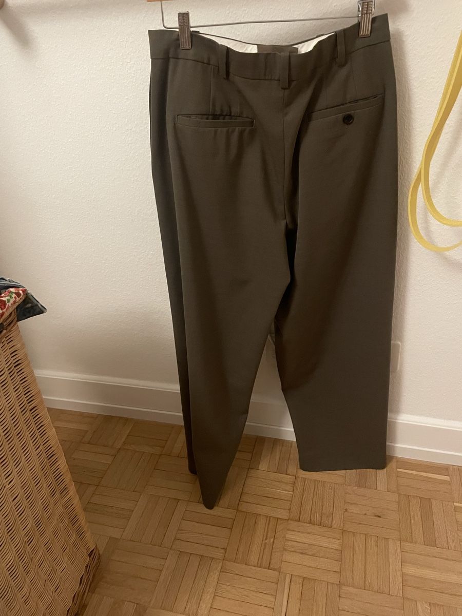 Cos Hosen: Cos barrel wool pants  – Gebraucht aus Lausanne von cris_ina89 1