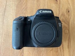 Digitalkamera Canon EOS 7D mit Akkus und Speicherkarten