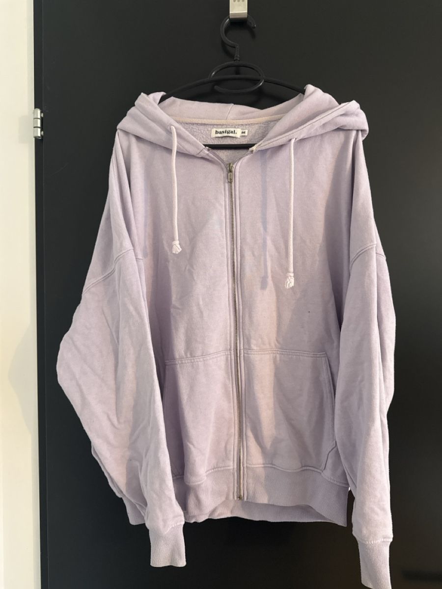 Pullover & Sweatshirts: Oversized Hoodie Reissverschluss hellviolett Grösse M – Gebraucht aus St. Niklausen LU von car_2562