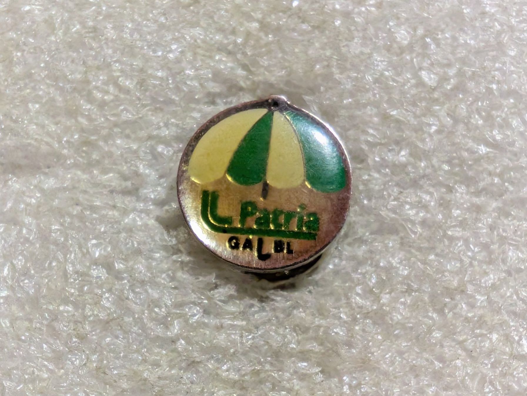 Placchette & Badge: Ansteckpin 59: Patria – Usato da Oppligen venduto da Pin-Fall-Shop