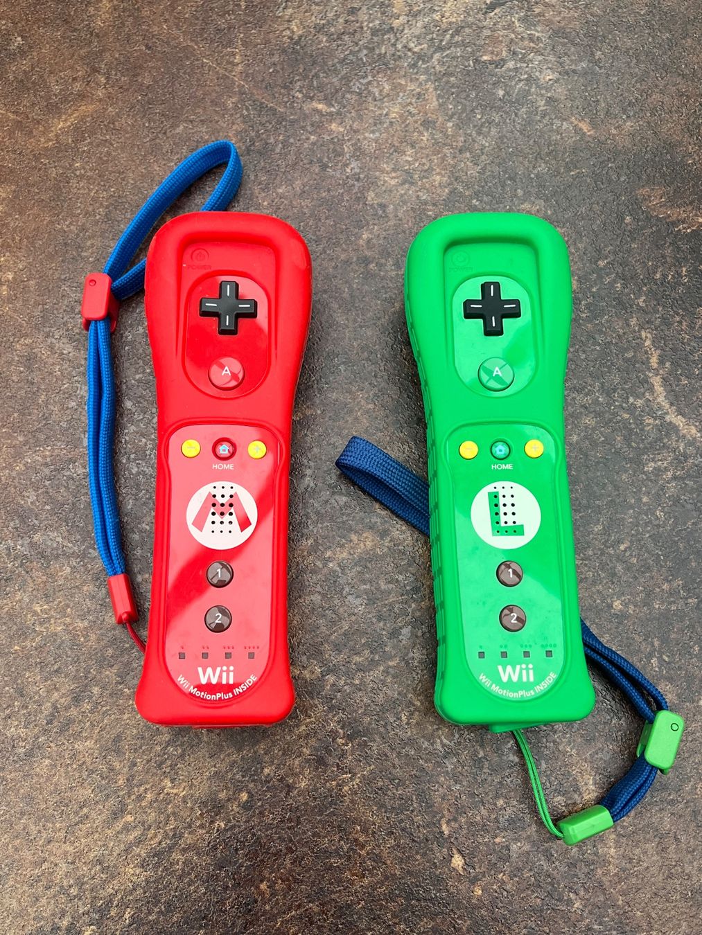 Nintendo Console: 2x Nintendo Wii Controller: Mario Luigi Edition – Usato da Kappel SO venduto da Julianjupe