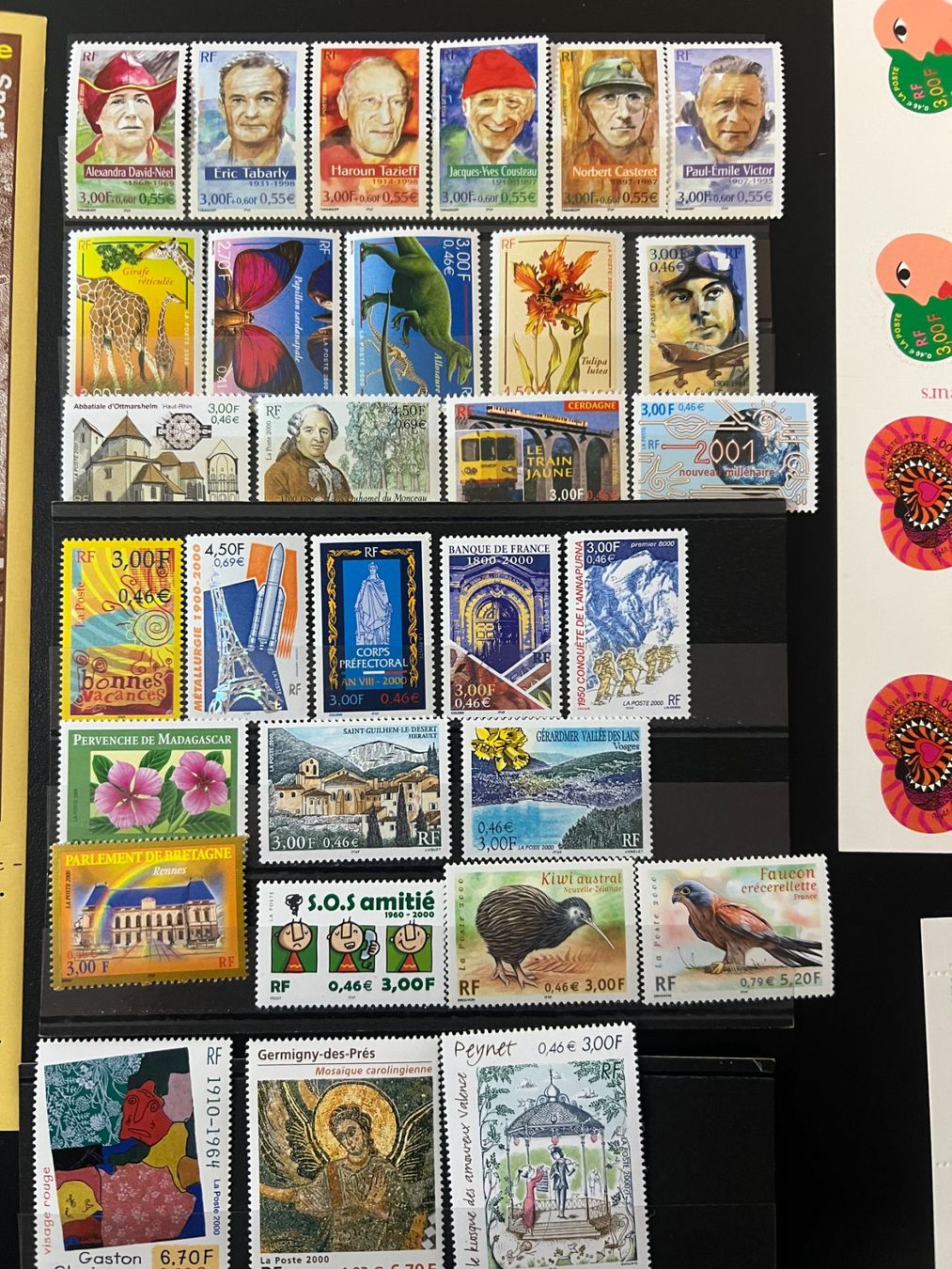 Tutti i francobolli: () Lot timbres neufs 2000** – Nuovo e nell'imballaggio originale da Lausanne venduto da ffhoud 2