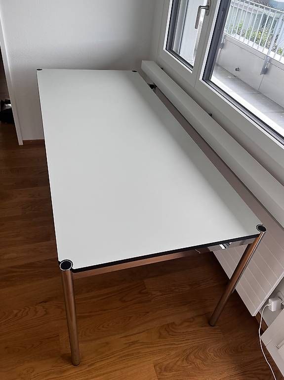 USM Scrivanie: USM Tisch 175cm perlgrau wie neu – Usato da Küssnacht am Rigi venduto da el_miu