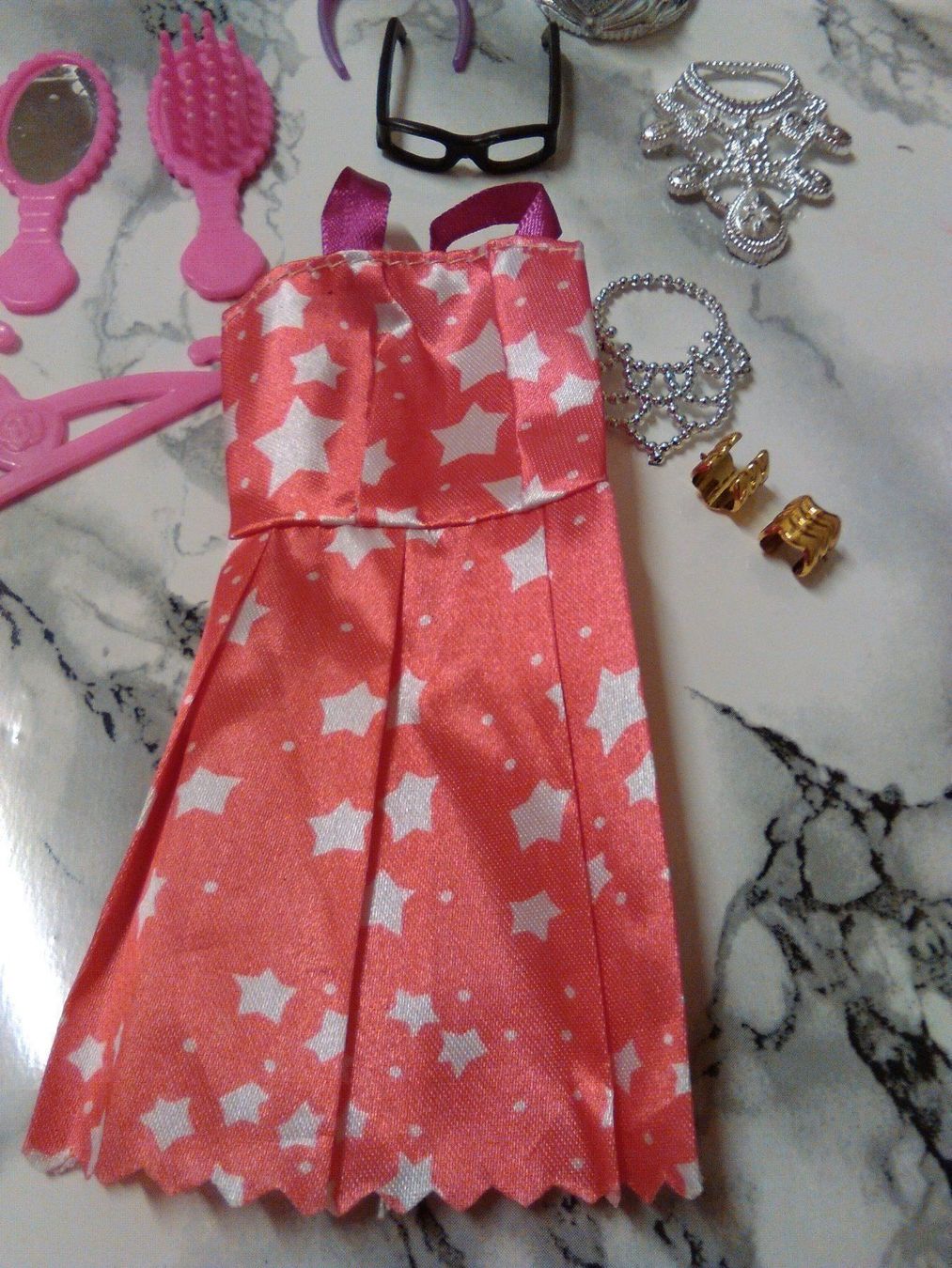 Bambole: BARBIE ROT KLEID MIT ACCESSORIES – Nuovo (secondo la descrizione) da Basel venduto da bijoutrie_4 6