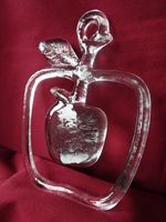 Glas Aufhänge-Dekoration. APFEL-Sujet. 17cm hoch, 12cm breit