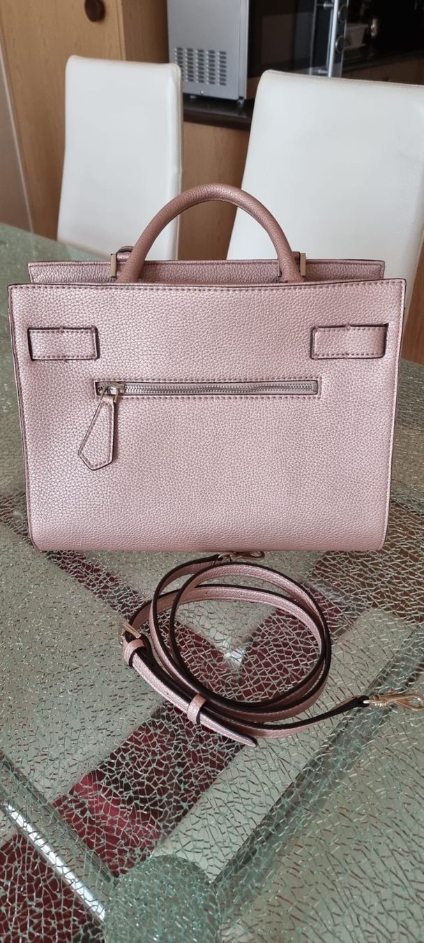 Guess Sacs femmes: Guess Handtasche – Neuf avec emballage d'origine à Luzern par Reni025 1