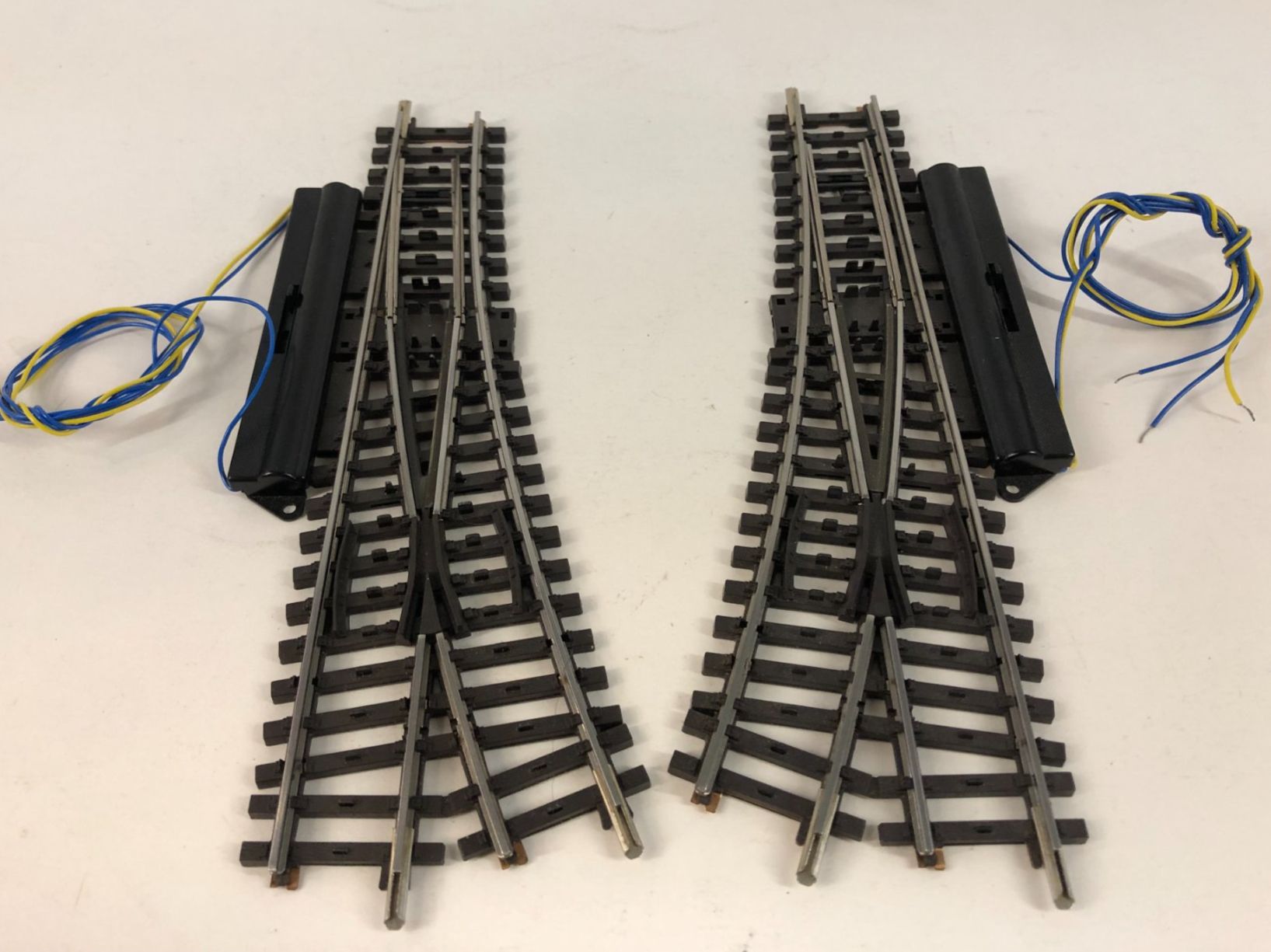 Märklin Modellini di ferrovie: Märklin H0 K-Gleis 2261 Elektromagnetisches Weichenpaar – Usato da Rodersdorf venduto da Joerg11