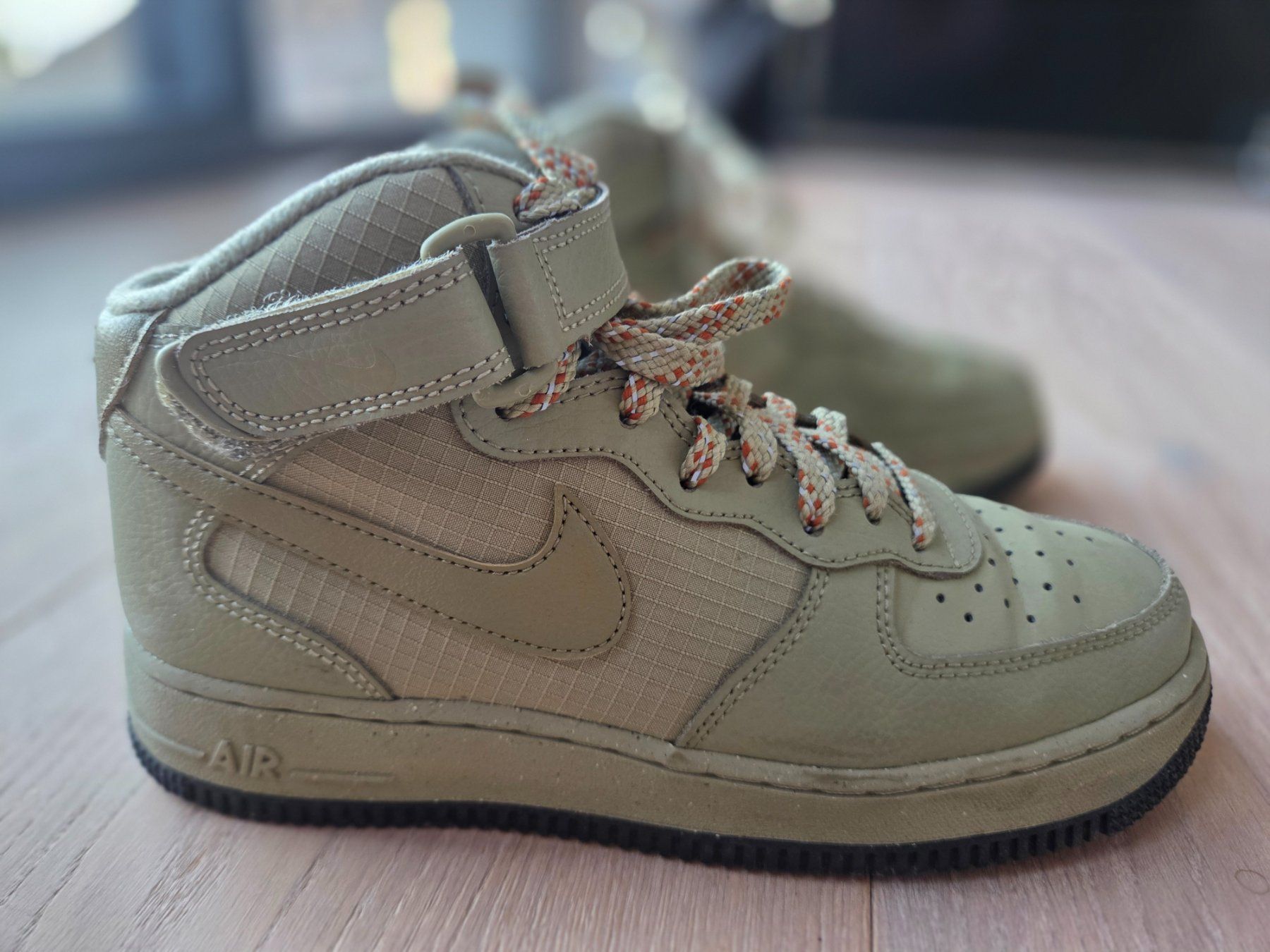 Nike Scarpe da uomo: Nike Air Force 1 '07 Mid Sneaker – Usato da Rüschlikon venduto da tiniweeeny