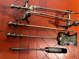 Kamingarnitur, antik um 1850, Messing sechsteilig,