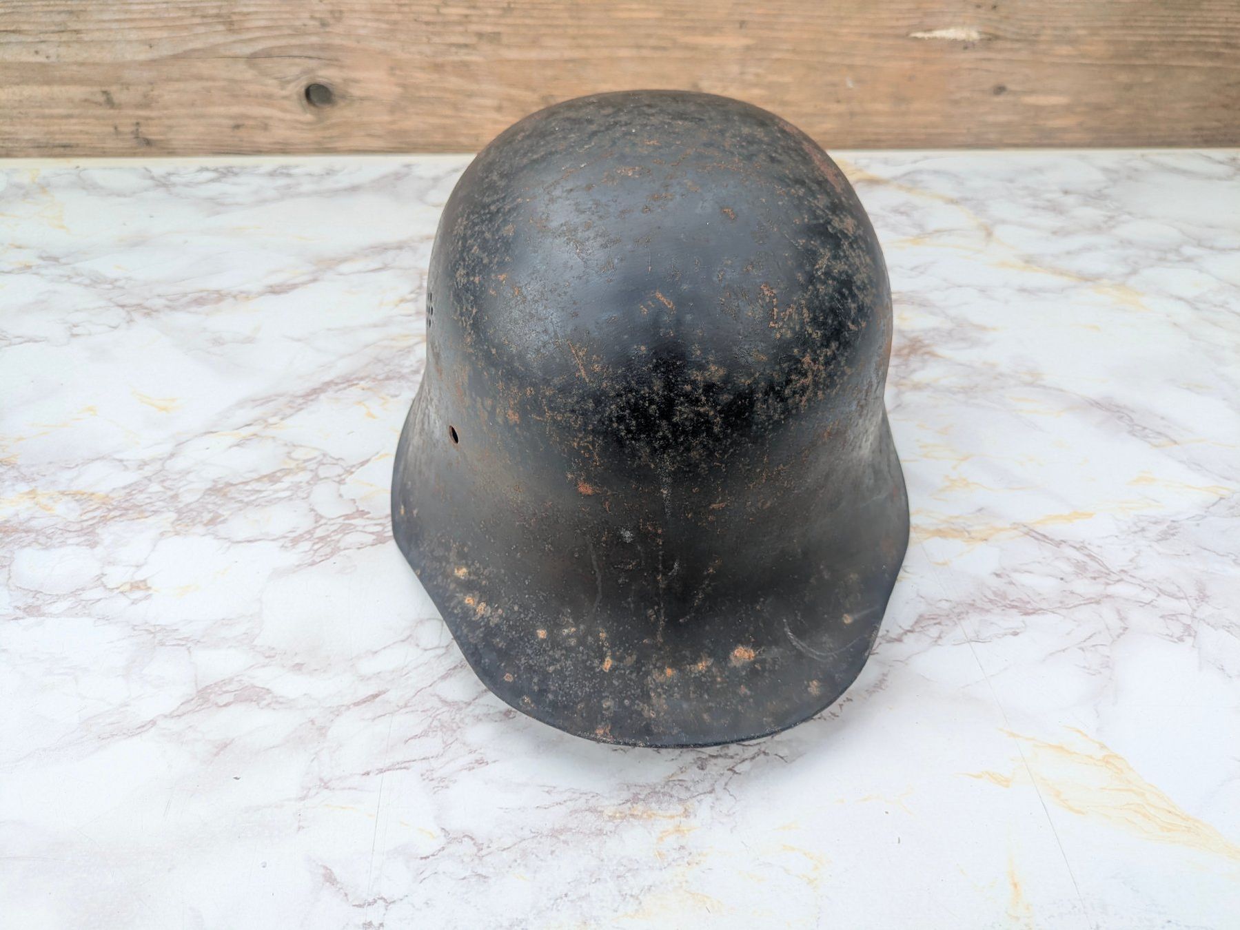 Uniformi & Effetti personali: Luftschutz Stahlhelm M34 "Duck Bill Visor" – Usato da Buttisholz venduto da ArmeeShopCH 1