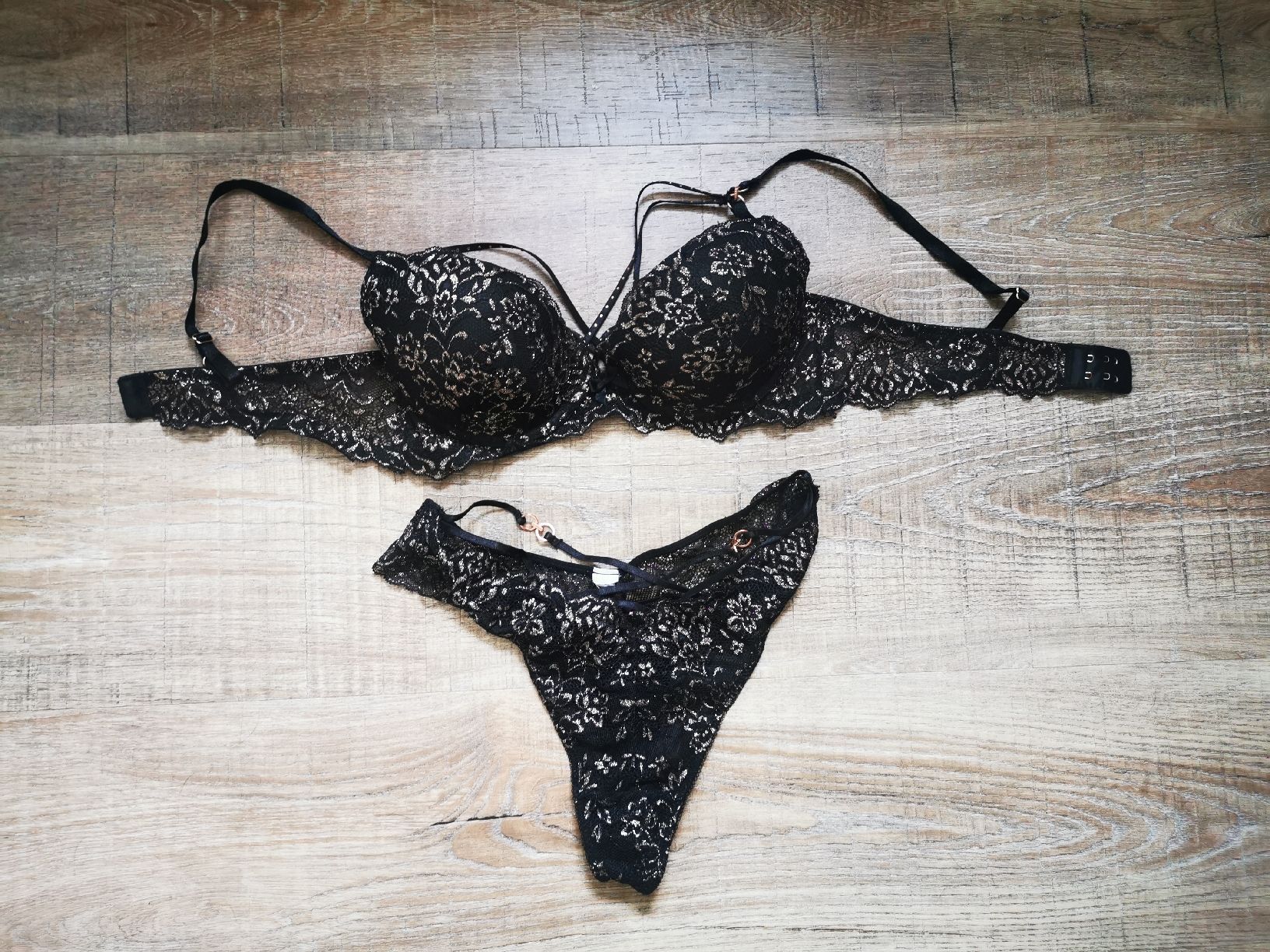 Sonstige Unterwäsche: Dessous-Set, schwarz mit Spitze, Grösse 75C Höschen S/M – Neu (gemäss Beschreibung) aus Balsthal von Leila_Luna