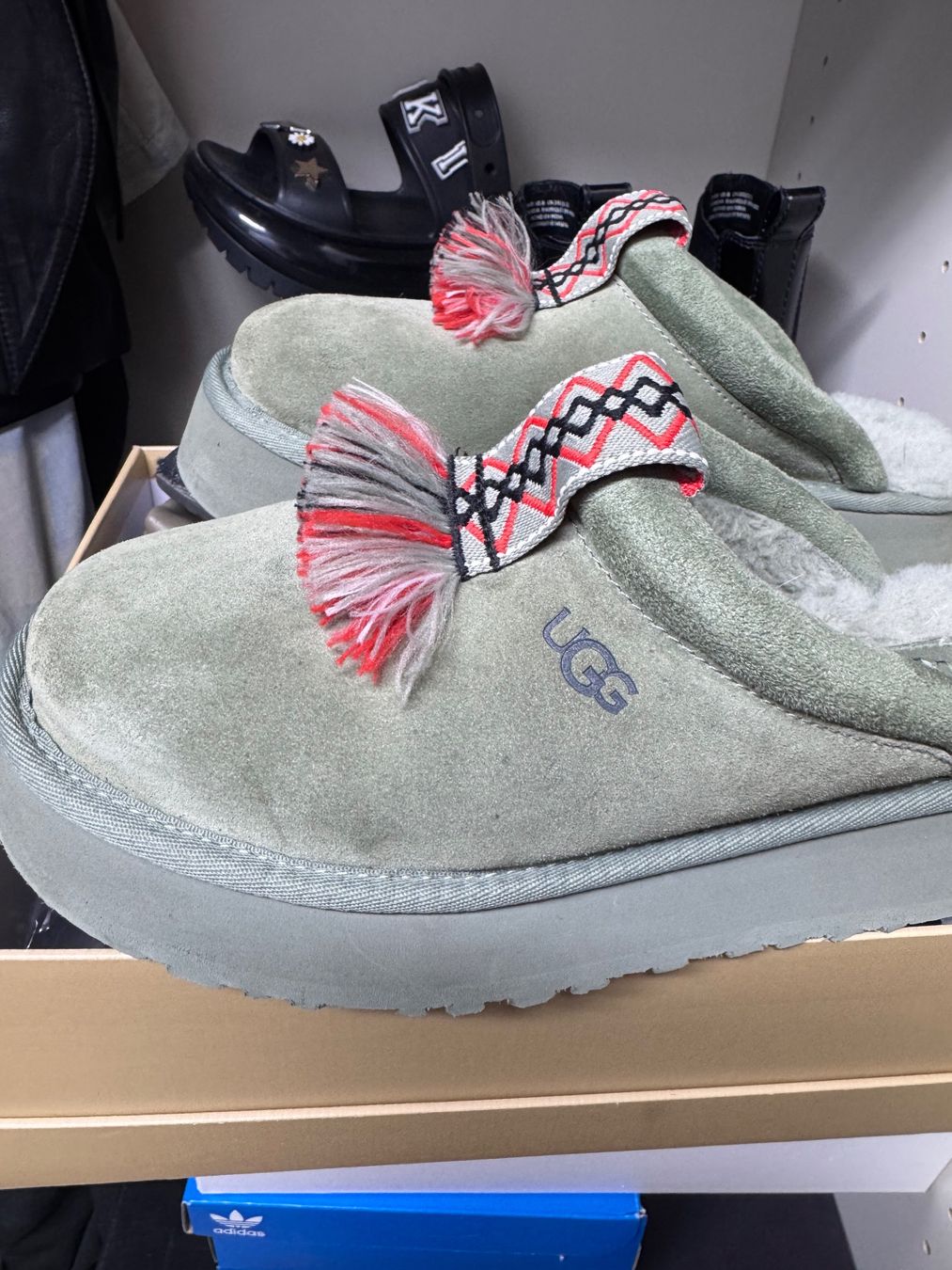Ugg Damenschuhe: UGG TAZZLE - 39 Velours kaki – Gebraucht aus La Sarraz von Marina213 6