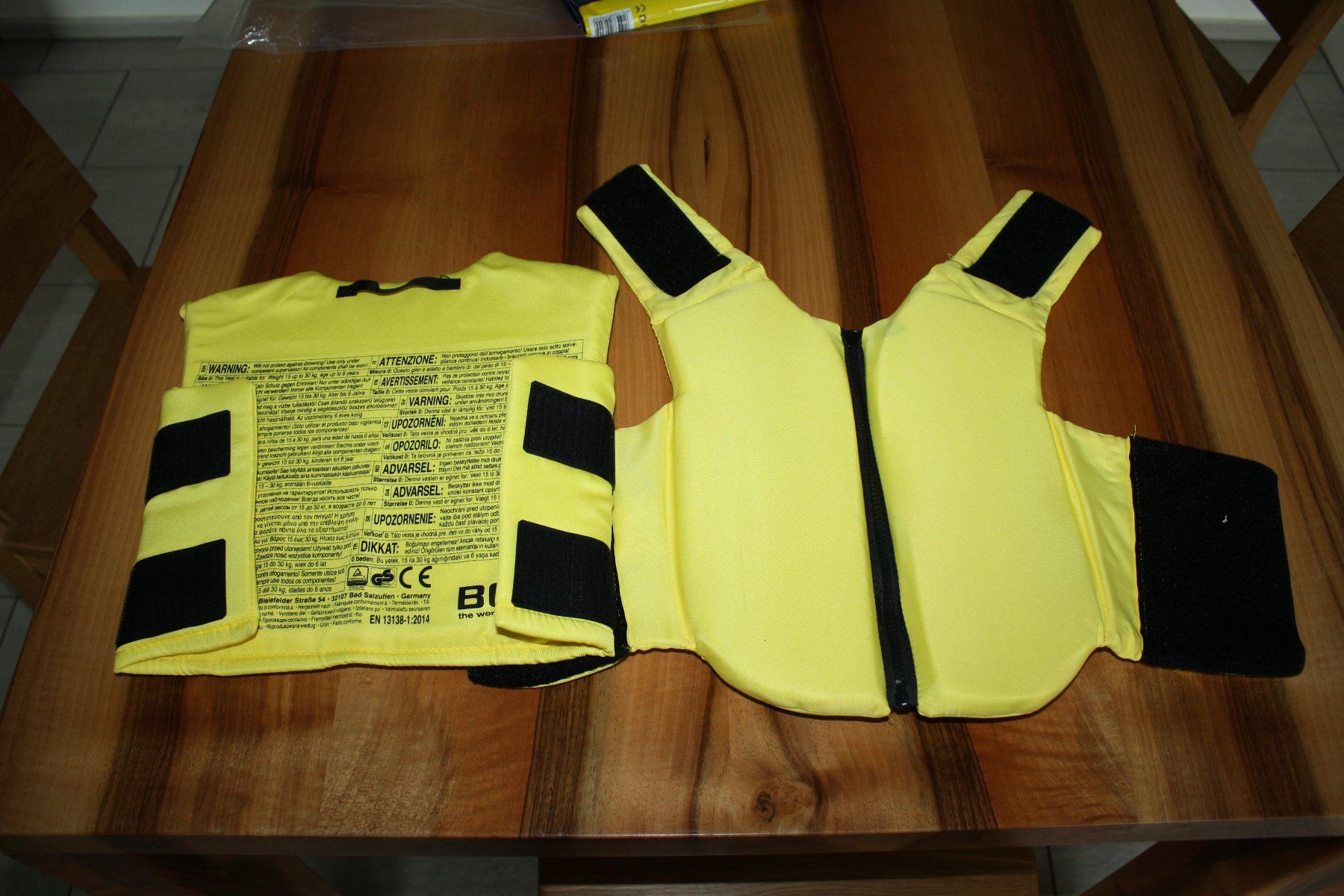 Gilets de sauvetage: Schwimmweste – Neuf avec emballage d'origine à Buchrain par Donatello4 3