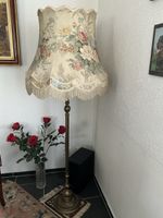 Stehlampe Blumenmuster mit Fransen