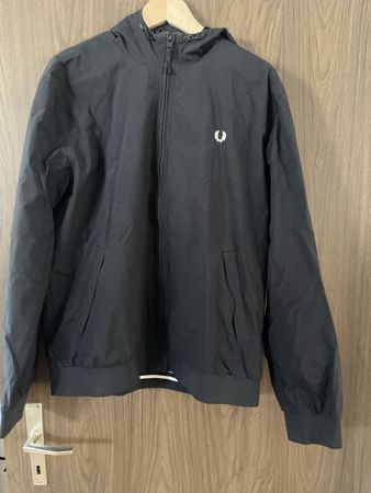Fred Perry Jacke mit Kapuze Schwarz Grösse L guter Zustand