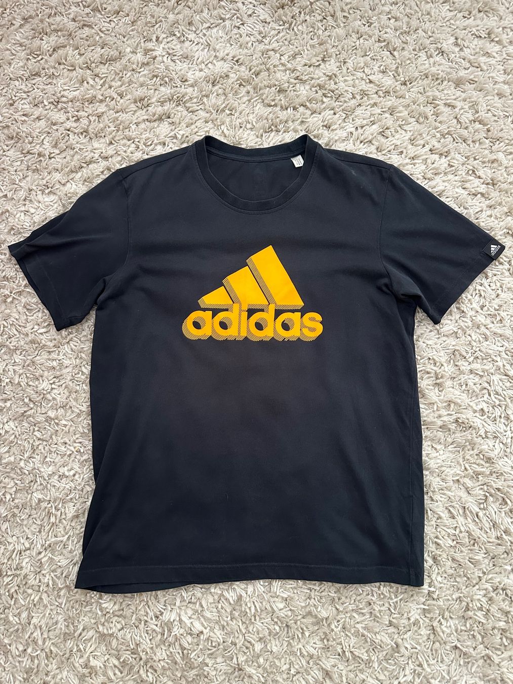 Adidas T-shirt: Adidas T-Shirt Gr.L – Usato da Bern venduto da BrandVilla