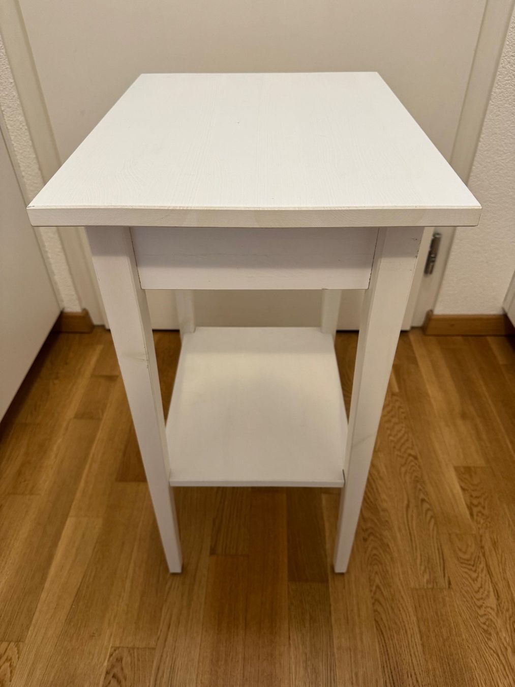 Ikea Tavoli: Ikea Hemnes Ablagetisch in weiß – Usato da St. Gallen venduto da gre_66hc 1