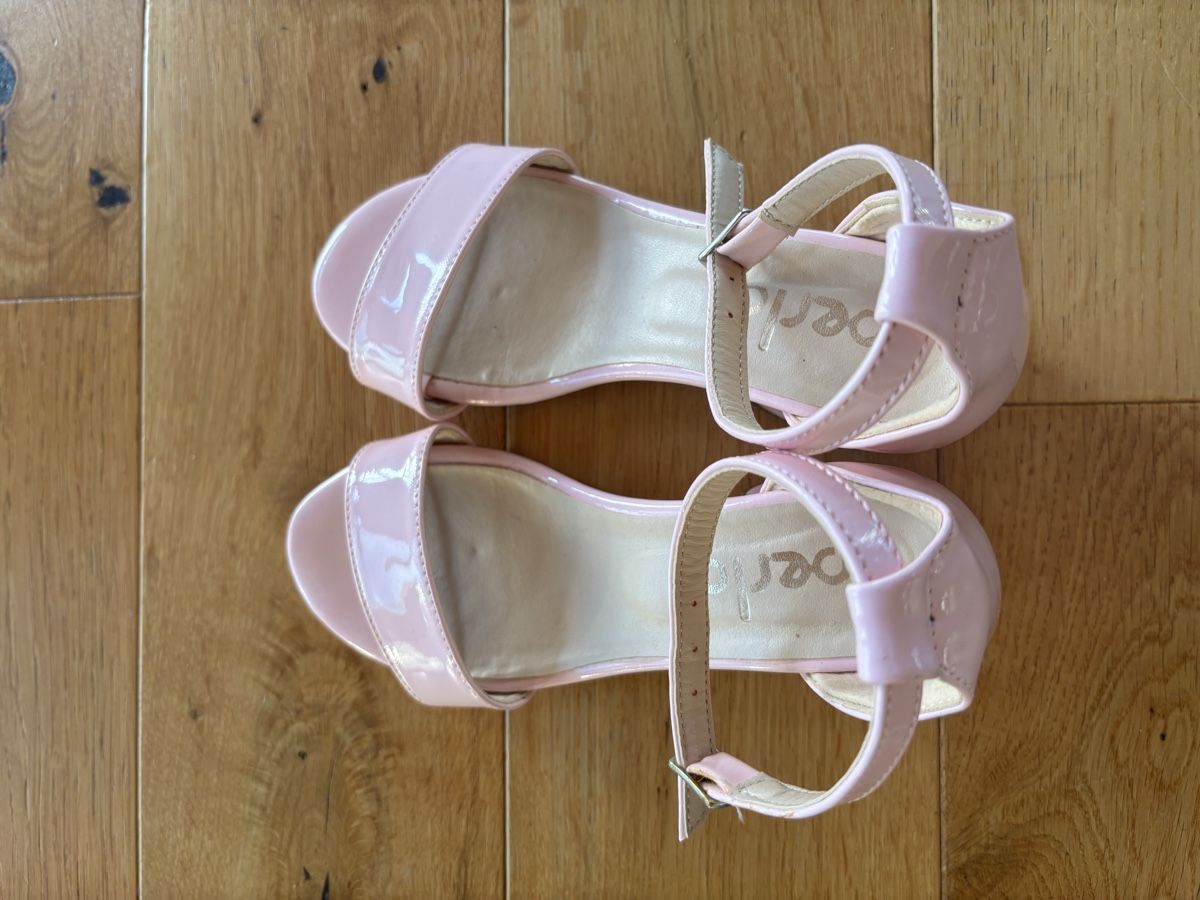 Chaussures filles: Sandalen in rosa – D'occasion à Estavayer-le-Lac par constance-esta 2