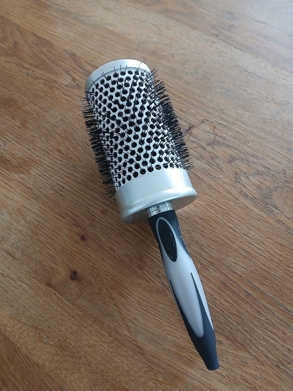 Autres soins des cheveux: Rundbürste 6 cm Metall – D'occasion à Fislisbach par Quirlig07
