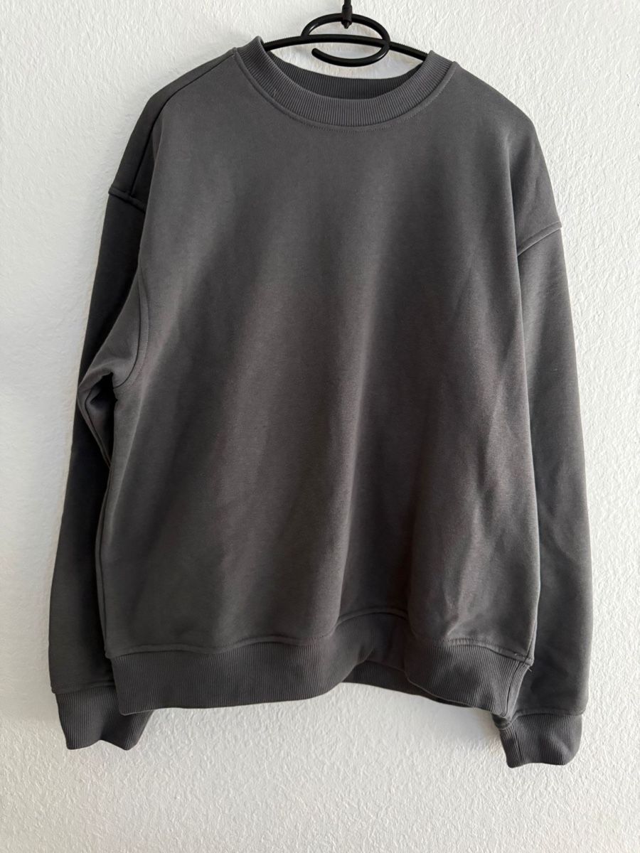 H&M Maglioni & Felpe: H&M Grauer Basic Herren-Pullover, Grösse M – Nuovo (secondo la descrizione) da Wetzikon ZH venduto da jas_6pvj