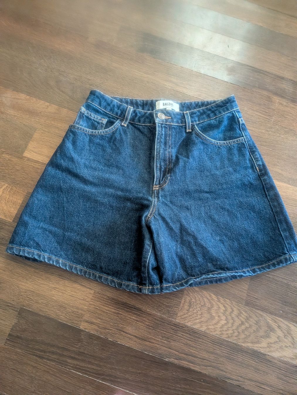 Jeans: Short en jean Balzac - 36 – Nuovo (secondo la descrizione) da BIEL/BIENNE venduto da C.oralie 4