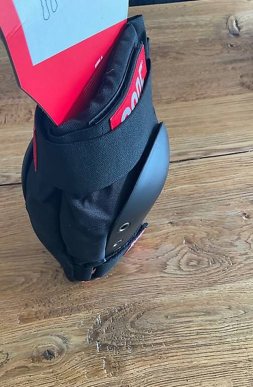 Protezioni & Imbottiture: Core Protection - Street Knee Pads – Nuovo e nell'imballaggio originale da Urnäsch venduto da .ALJ. 1