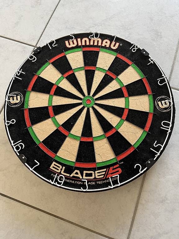 Freccette: Winmau Blade 5 Steel Dartscheibe mit einzigartigen Extra! – Usato da Dübendorf venduto da sch_2fhz