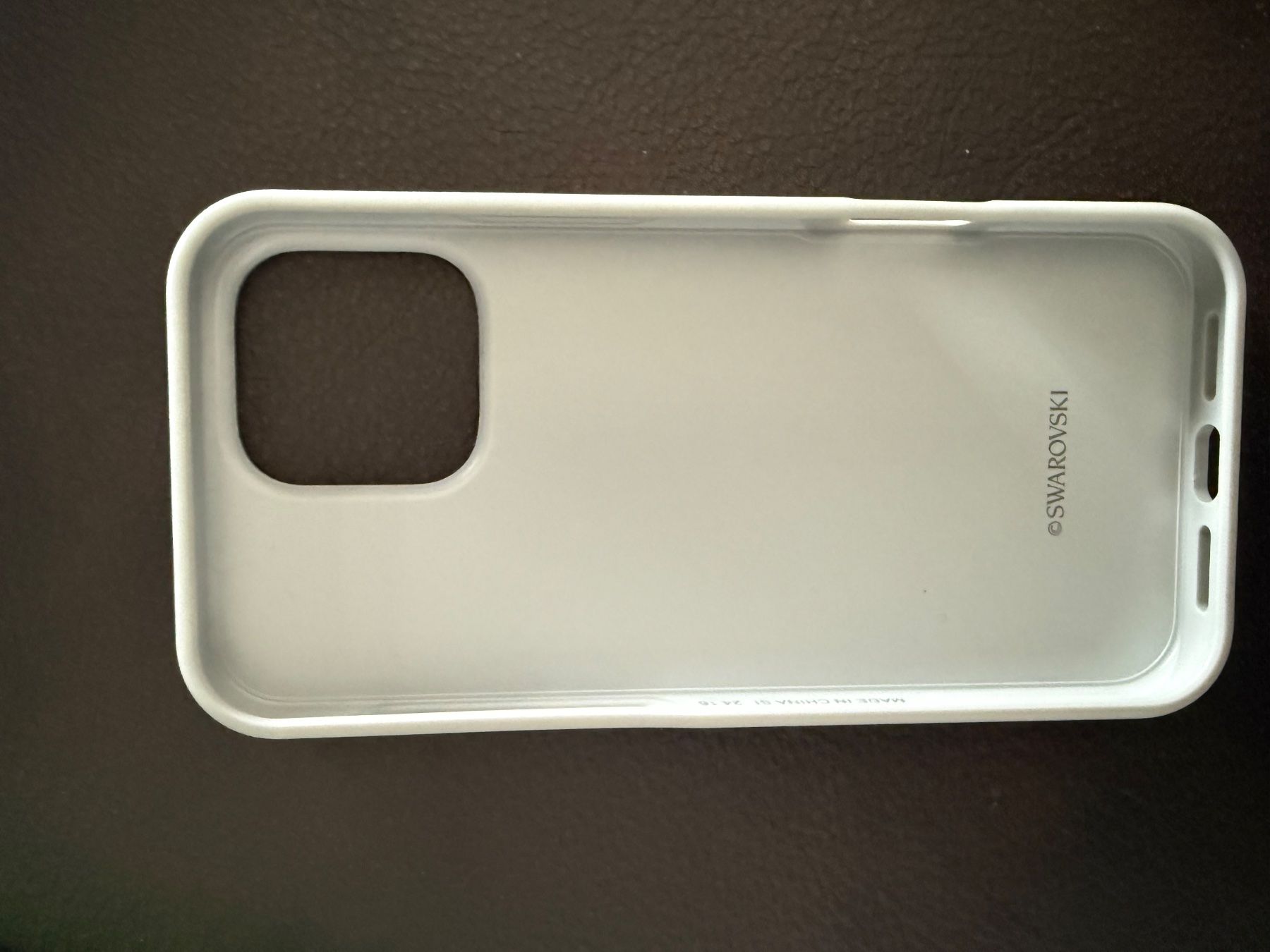 Swarovski Cover & Protezioni schermo: Swarovski Handyhülle silber Iphone 16 pro max – Nuovo e nell'imballaggio originale da Brugg AG venduto da Simone28 2