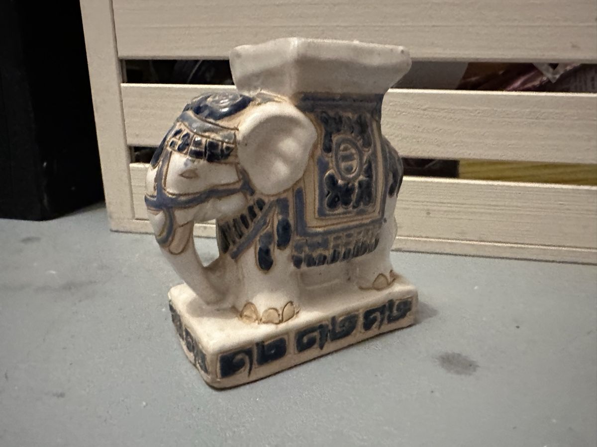 Sculture & Statue: Indischer Elefant aus Keramik 11cm – Usato da Lupsingen venduto da New-Haven 1